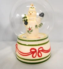 Pfaltzgraff  Winterberry Snowman LED Globe Christmas Holiday new in box