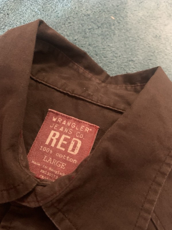 Men’s Wrangler  Size Large snap buttons