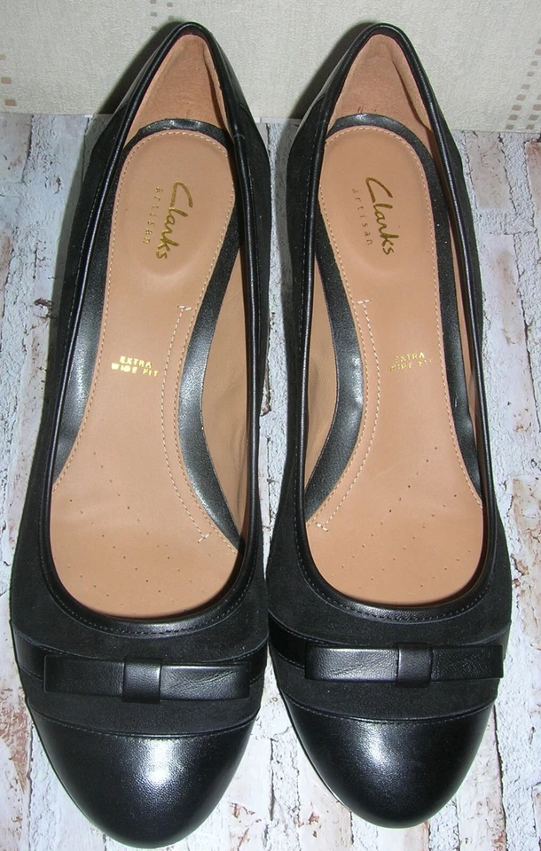 Clarks Artisan Ladies Med Heel Suede Leather Court Shoe Black UK7.5 NEW BNWOB - Image 2 of 4
