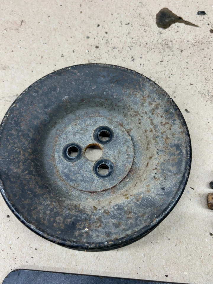 94 95 96 1993 Ford F150 F250 302 351W bomba de smog polea serpentina con pernos Foto 3 de 4