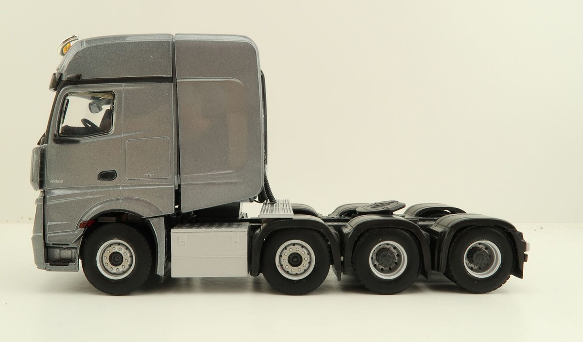 WSI 04-2142 Mercedes Benz Actros MP5 Giga Space 8x4 Prime Mover 