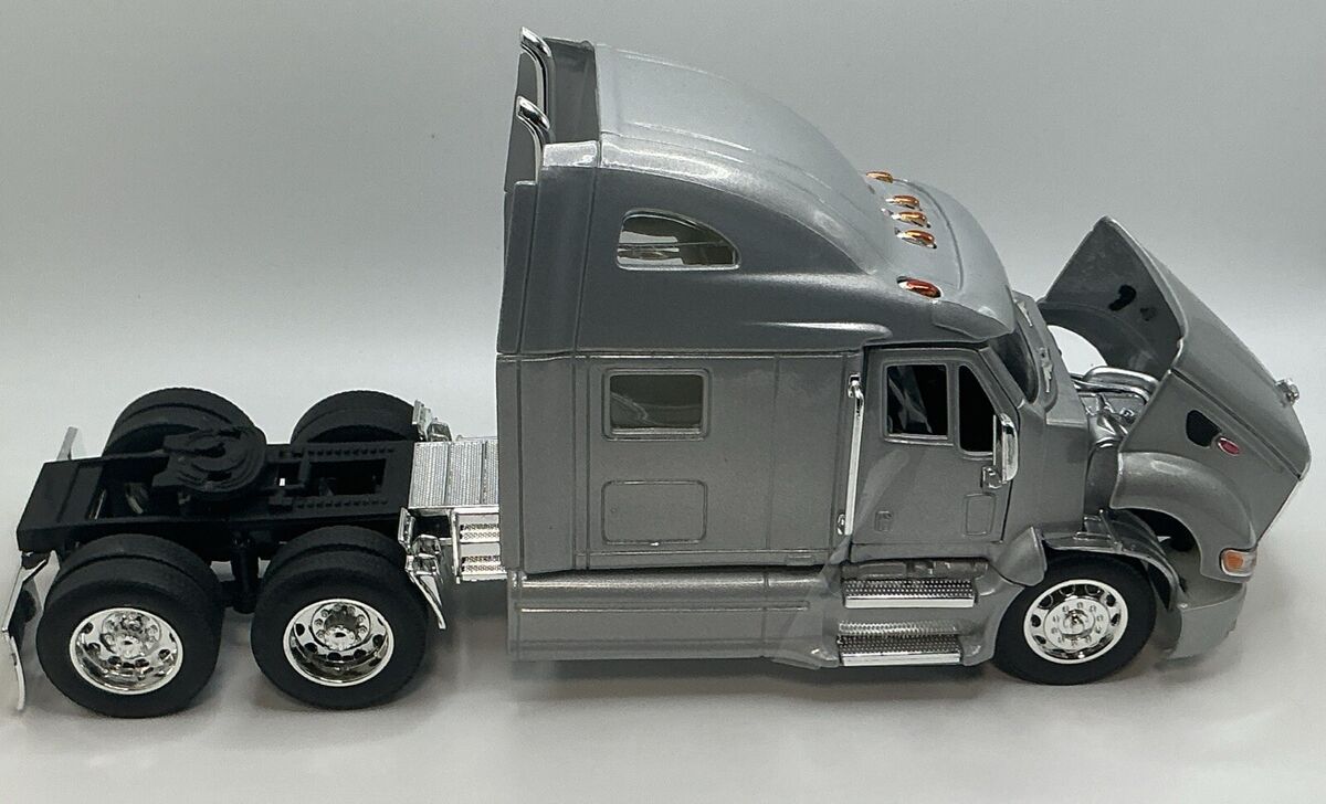 JADA ROAD RIGZ 1:32 PETERBILT MODEL 387 TRACTOR SILVER RARE JADA ROAD RIGZ 1:32 PETERBILT MODEL 387 TRACTOR SILVER RARE