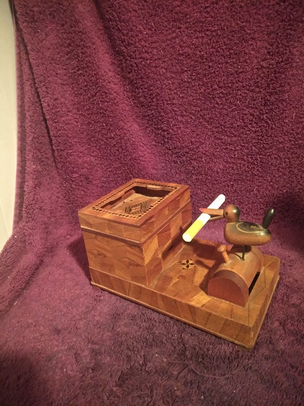 VINTAGE WOODEN DUCK MECHANICAL CIGARETTE DISPENSER