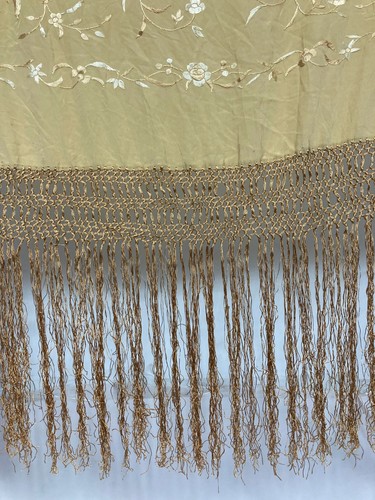Vintage Silk Hand Embroidered Manton de Manila Multicolor Piano Shawl 110x105 cm - Picture 13 of 15