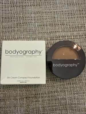 Bodyography  silk cream compact foundation new Authentic #05 Medium/Dark