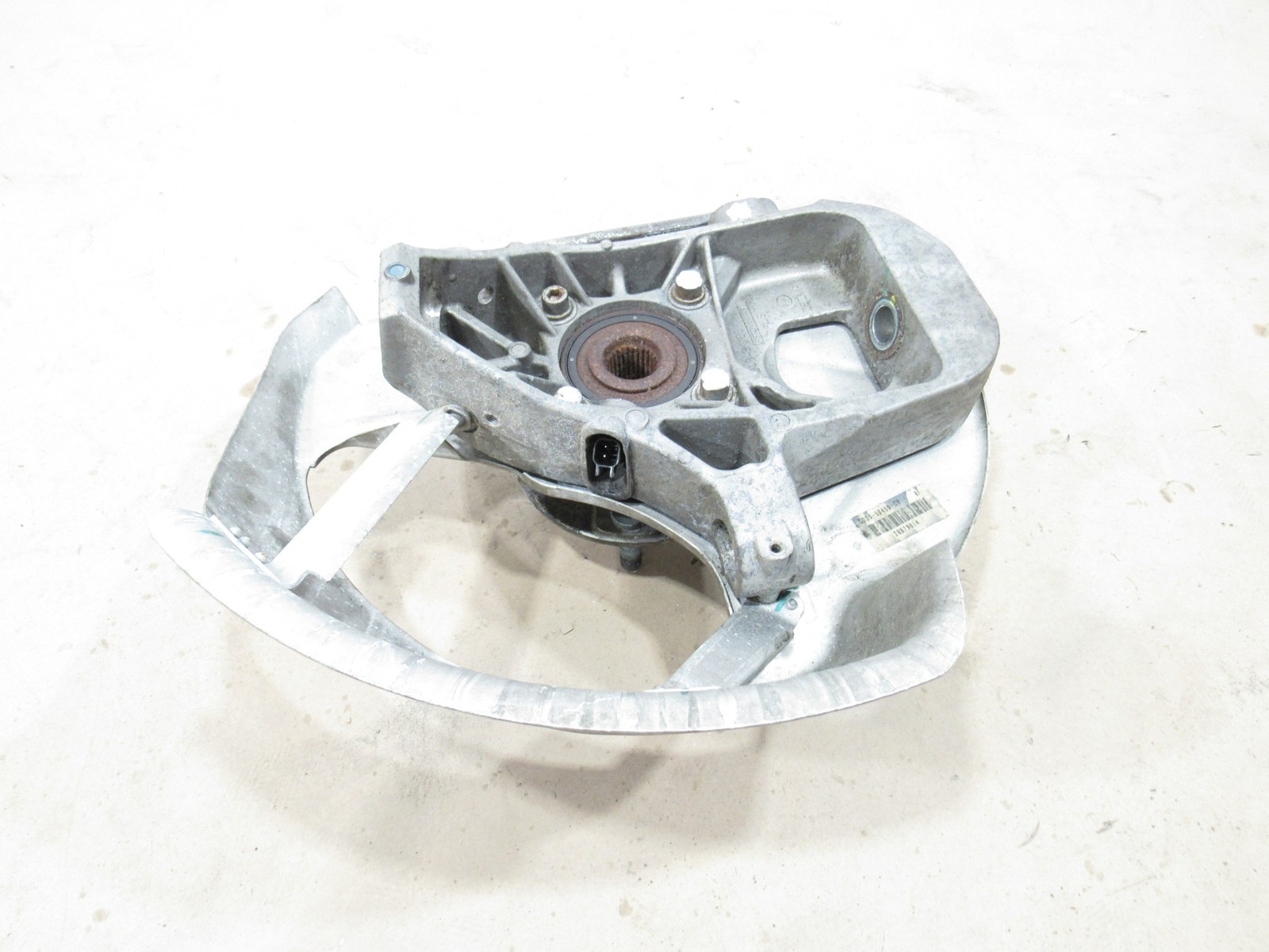 14-18 Aston Martin Vanquish 2014 Front Right Passenger Spindle Knuckle Hub Y2