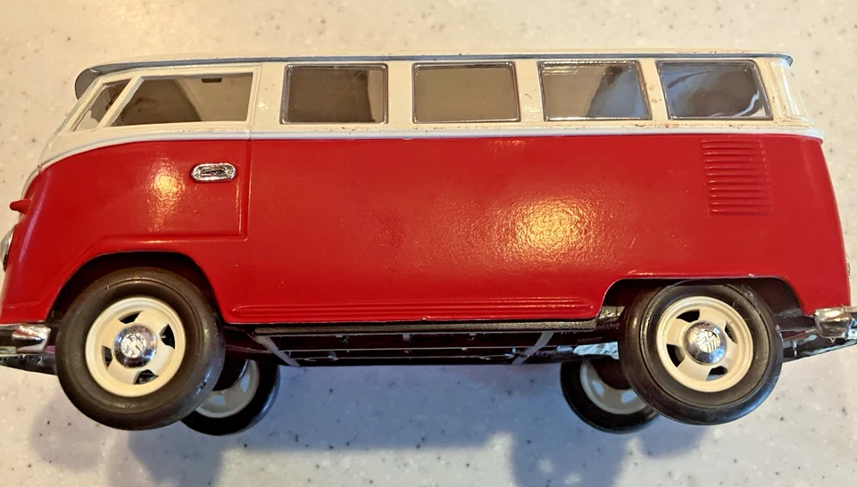 VW SS 7404 Rojo y Blanco Volkswagen Microbus, Puerta Corredera y Puerta Trasera, Diecast Foto 2 de 4