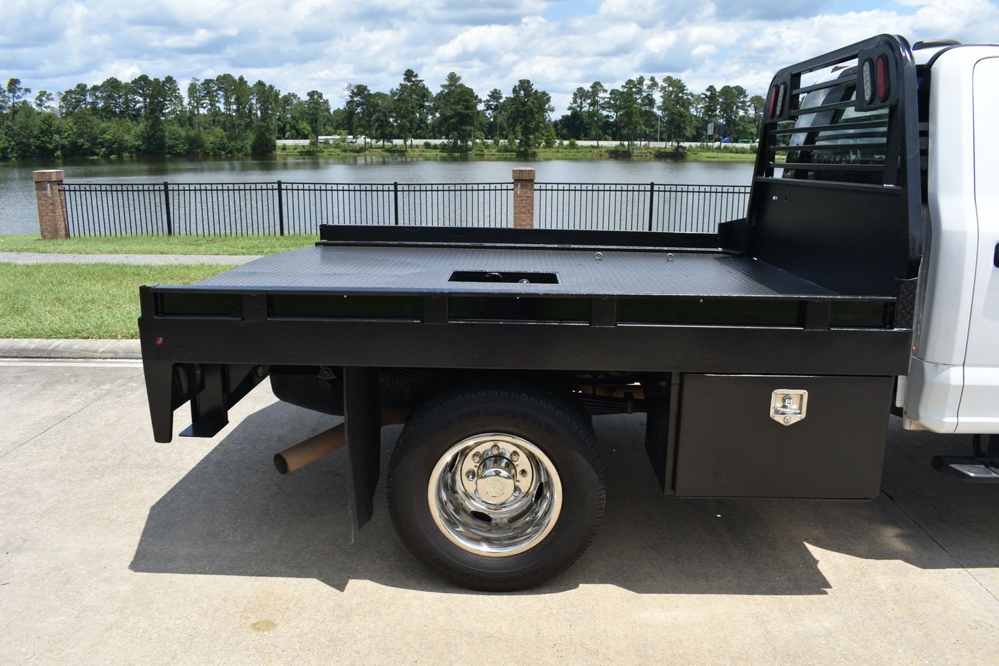 2021 Ford F-350 Super Duty XL thumbnail 4