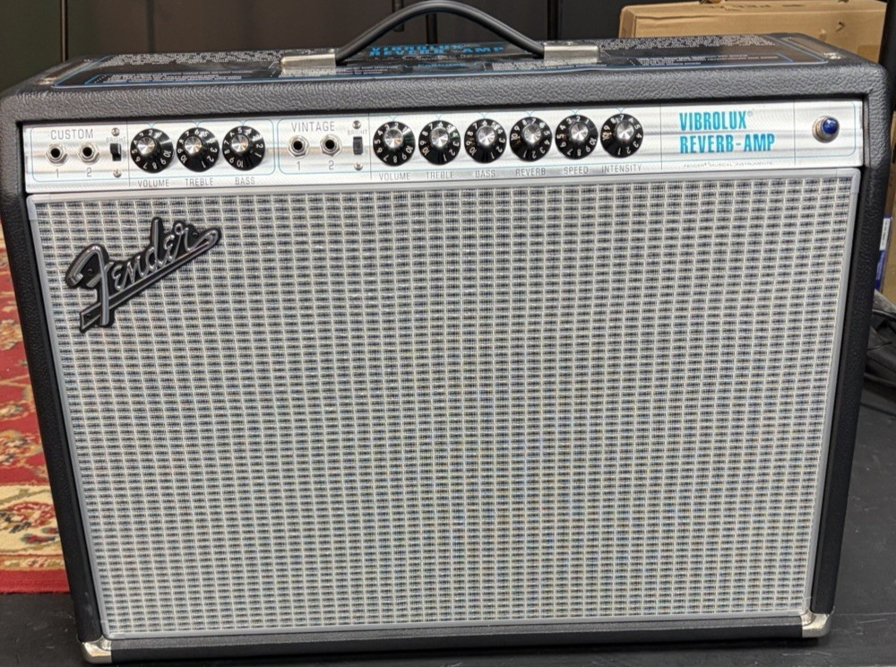 Fender 68 Custom Vibrolux Reverb 35-watt 2x10" Tube Combo Amp