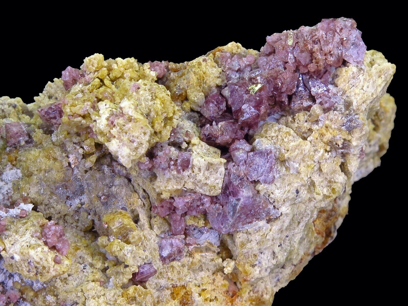 Espinela rosa, Clinohumite - Sierra de Mijas, Málaga, España - 7 x 3 x 3,5 cm