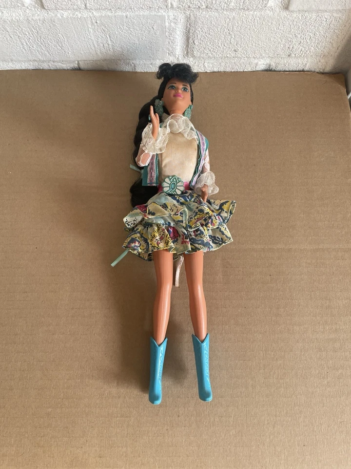 Muñeca Barbie vintage Mattel Western Fun Nia Kira asiática 1989 #9933 Foto 3 de 4