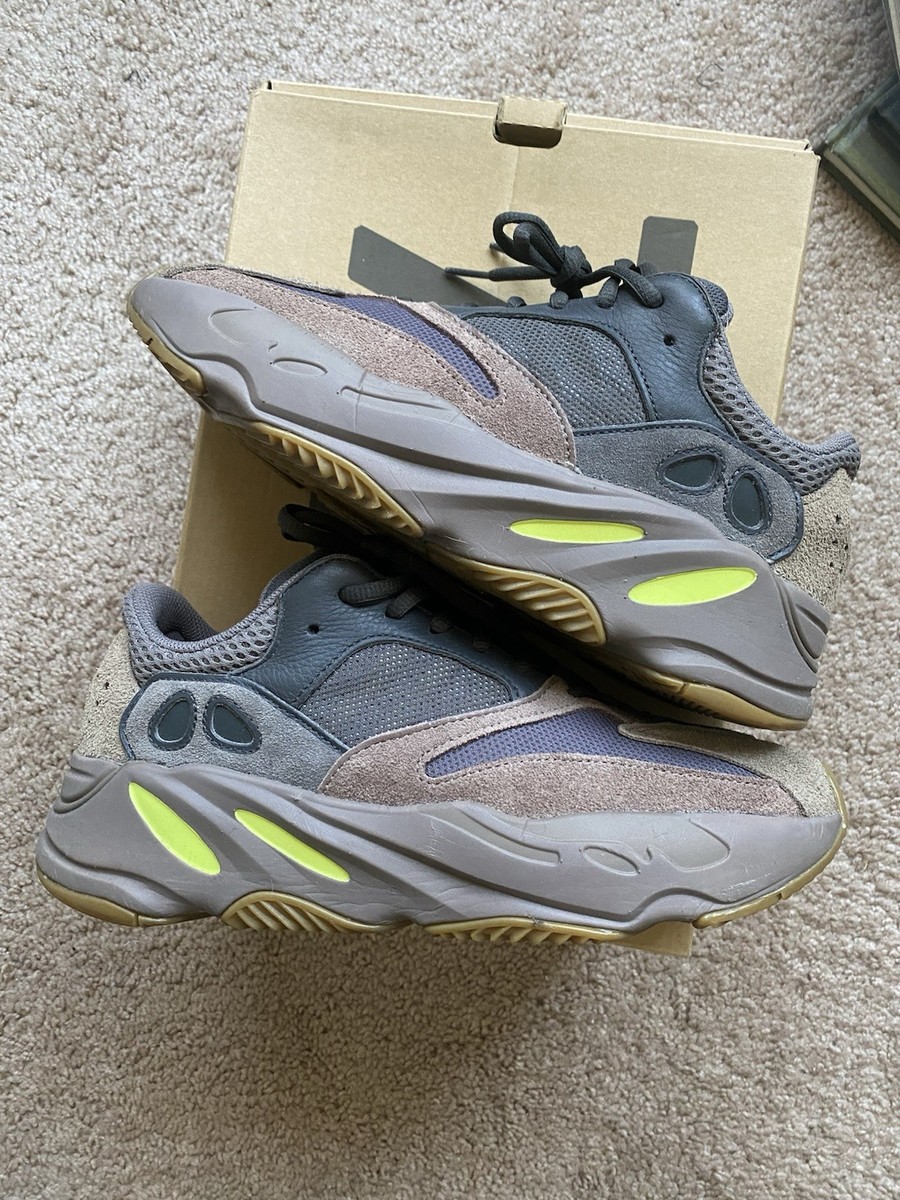 adidas yeezy 700 harga