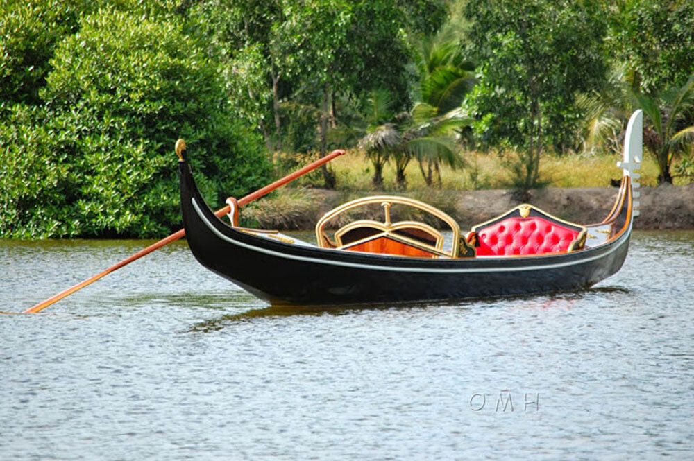 36 foot Venetian Gondola Real Boat Canoe