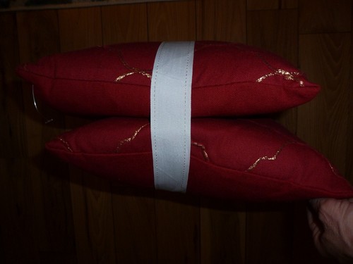 Set of 2 Marlo Lorenz Decorative Pillows Red & Gold BNWT - Picture 4 of 4