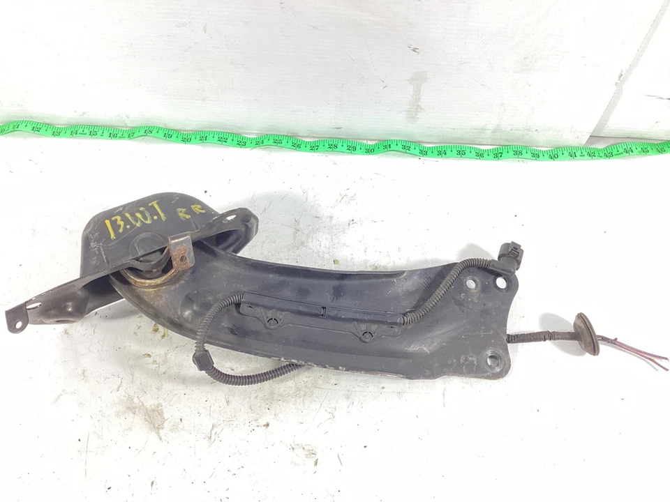 Brazo de control de arrastre inferior trasero derecho Volkswagen Tiguan 2009-2017 OEM. Foto 3 de 4