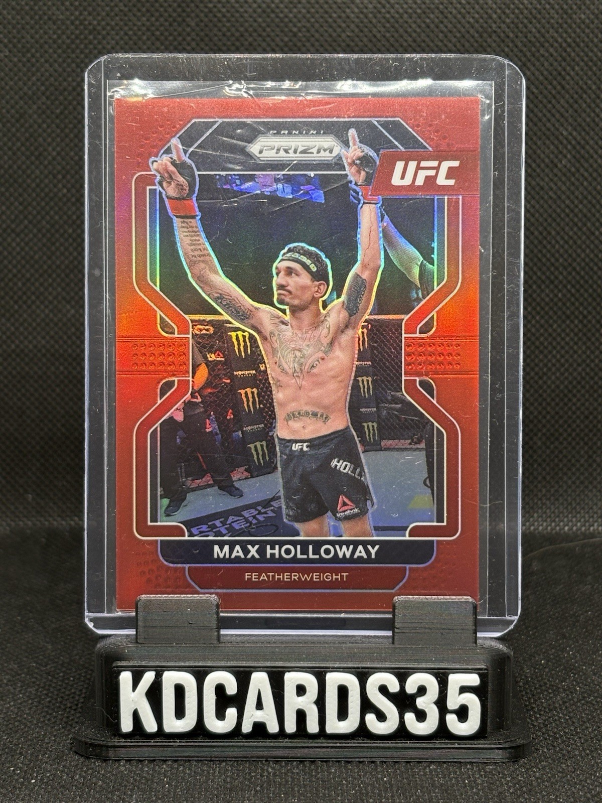 Max Holloway 2022 Panini Prizm UFC Red Prizm #188 SP /299 Numbered