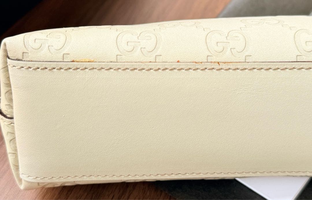 GUCCI  ssima leather pouch GG — image 3