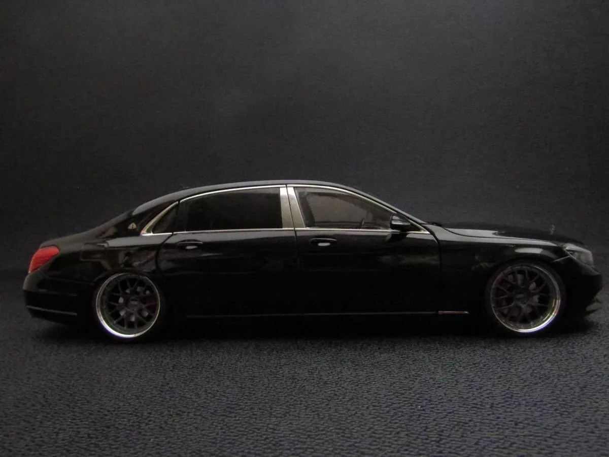 1/18 Autoart Mercedes-Maybach S-Class S600 Custom