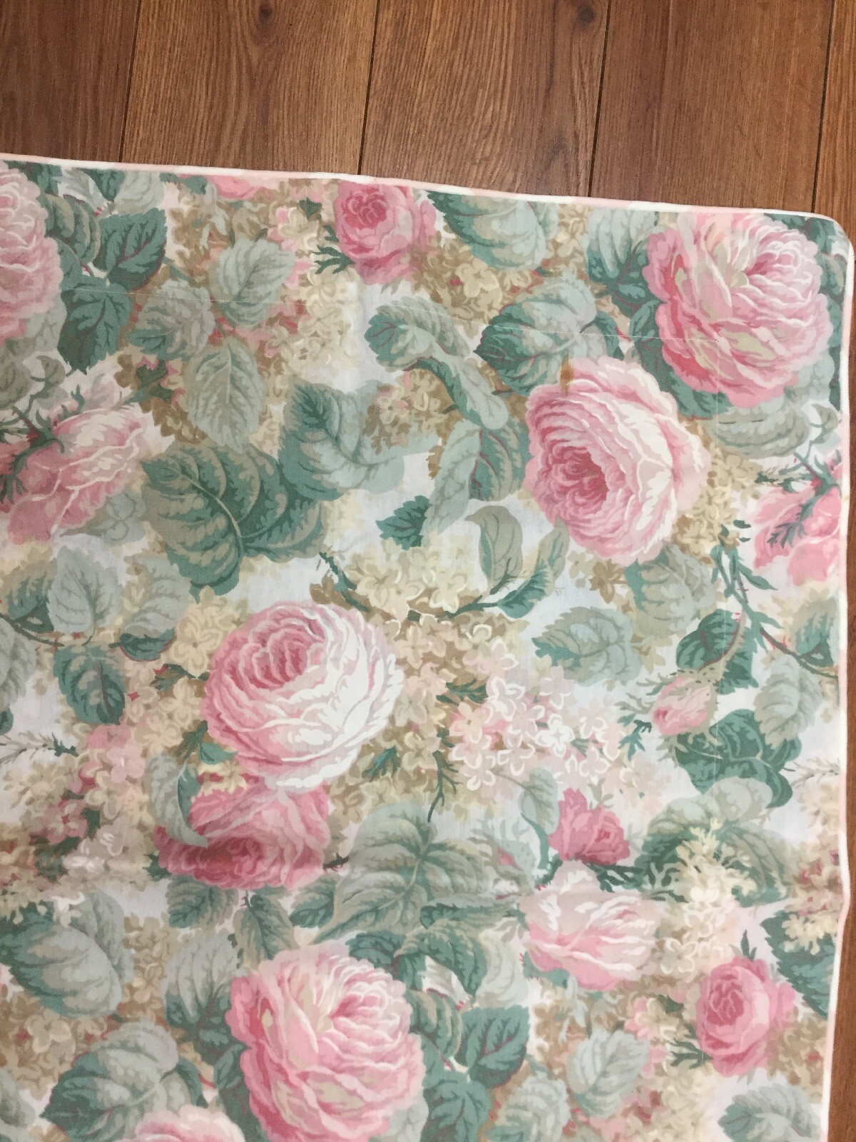 J C PENNEY SHAMS SET OF 2 FLORAL STANDARD SIZE ROSES PINK GREEN TAN