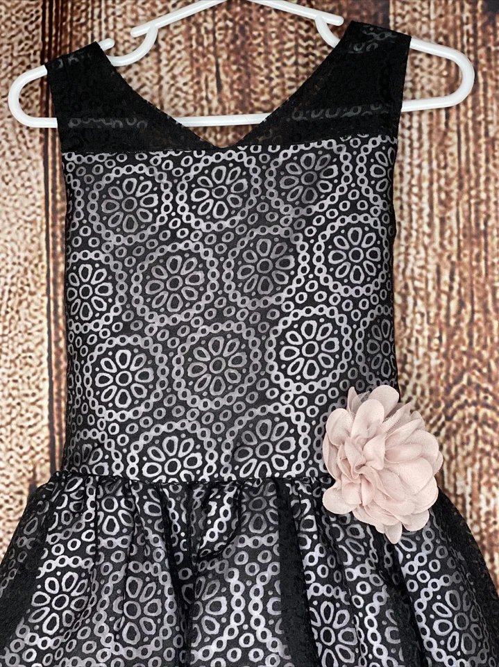 Vestido para niña Pastourelle by Pippa & Julie sin mangas forrado negro talla 6 usado en excelente estado Foto 2 de 4