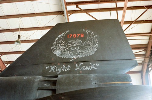 SR-71 BLACKBIRD MACH 3 + HABU CAPPELLO DA BAVERO PIN UP US AIR FORCE NASA SKUNK FUNZIONA - Foto 11 di 24