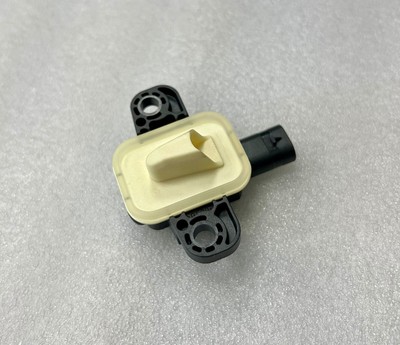 2014 Mercedes-Benz GL W166 Front Impact Crash Sensor A1668210351 