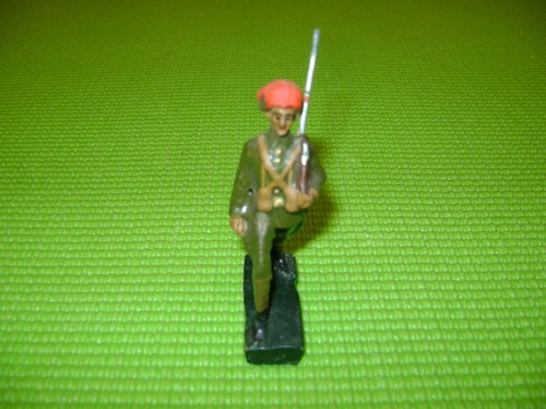 Lot De 2 Soldats Durso - Fantassins Avec Fusil à L'épaule - Figurines En Composition