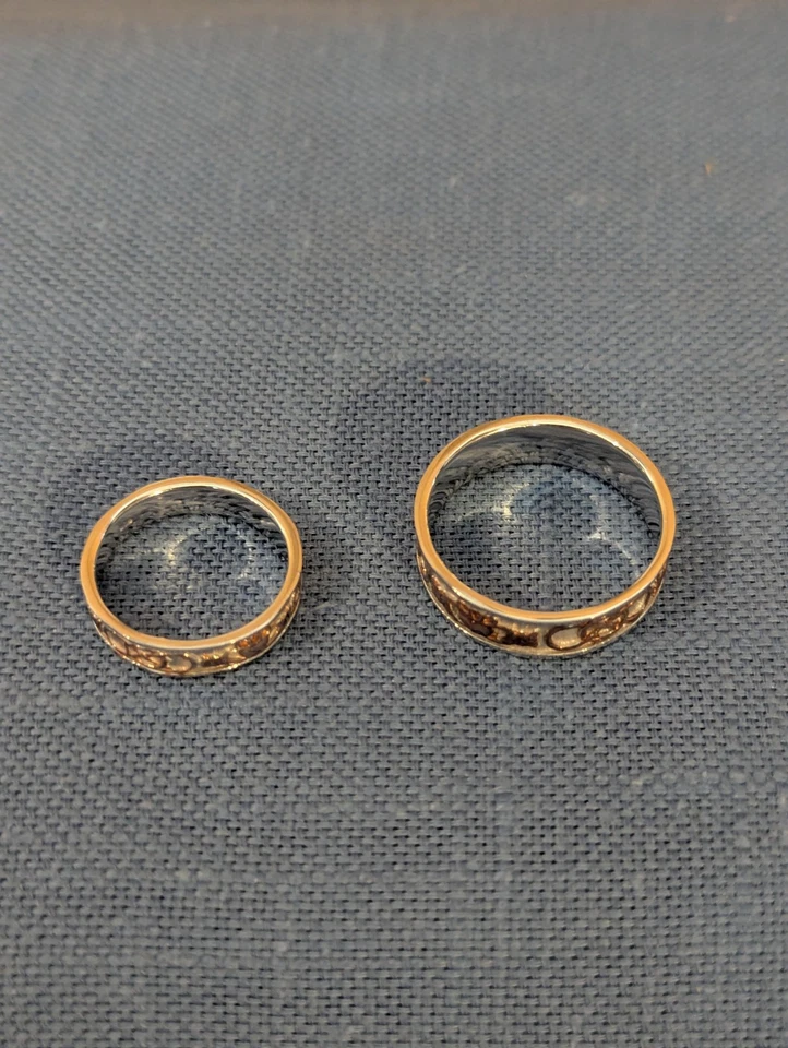 Juego de bandas Glencara Claddagh celta plateadas recubiertas de oro blanco y amarillo de 14 k Foto 4 de 4