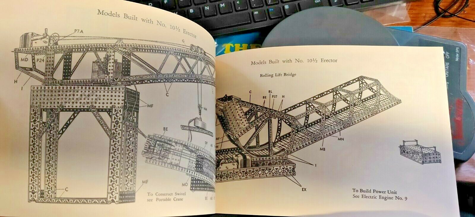C1948 10 1/2  A.C. GILBERT ERECTOR SET DARK BLUE BOY MANUAL DESIRED BACK COVER