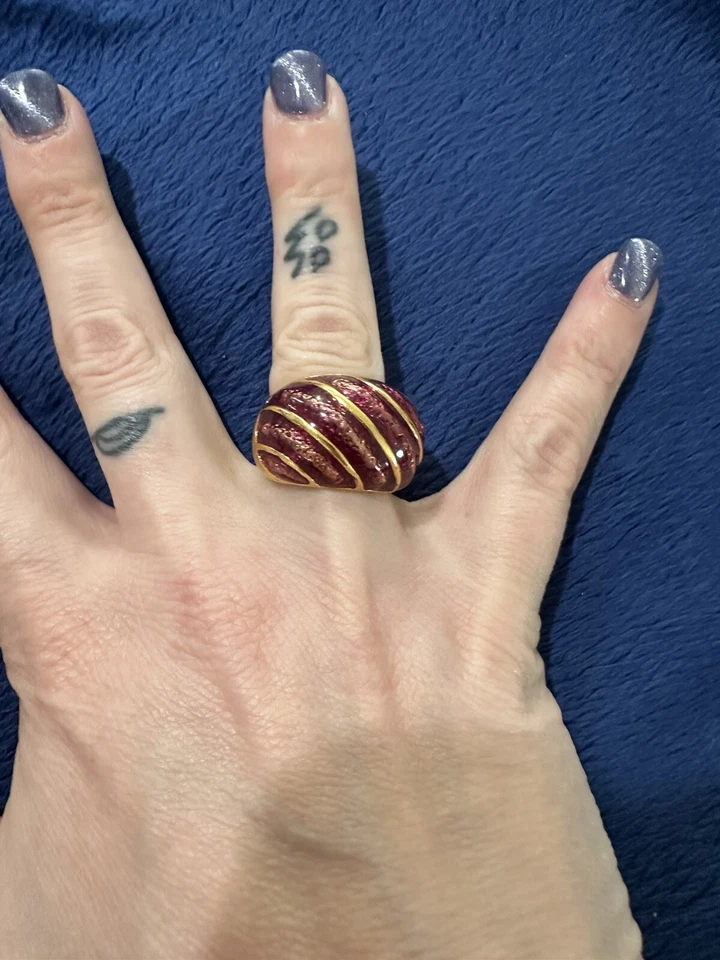 Anillo de cóctel estilo camarón esmaltado en oro Kenneth Jay Lane de colección, talla 7,75 Foto 2 de 4