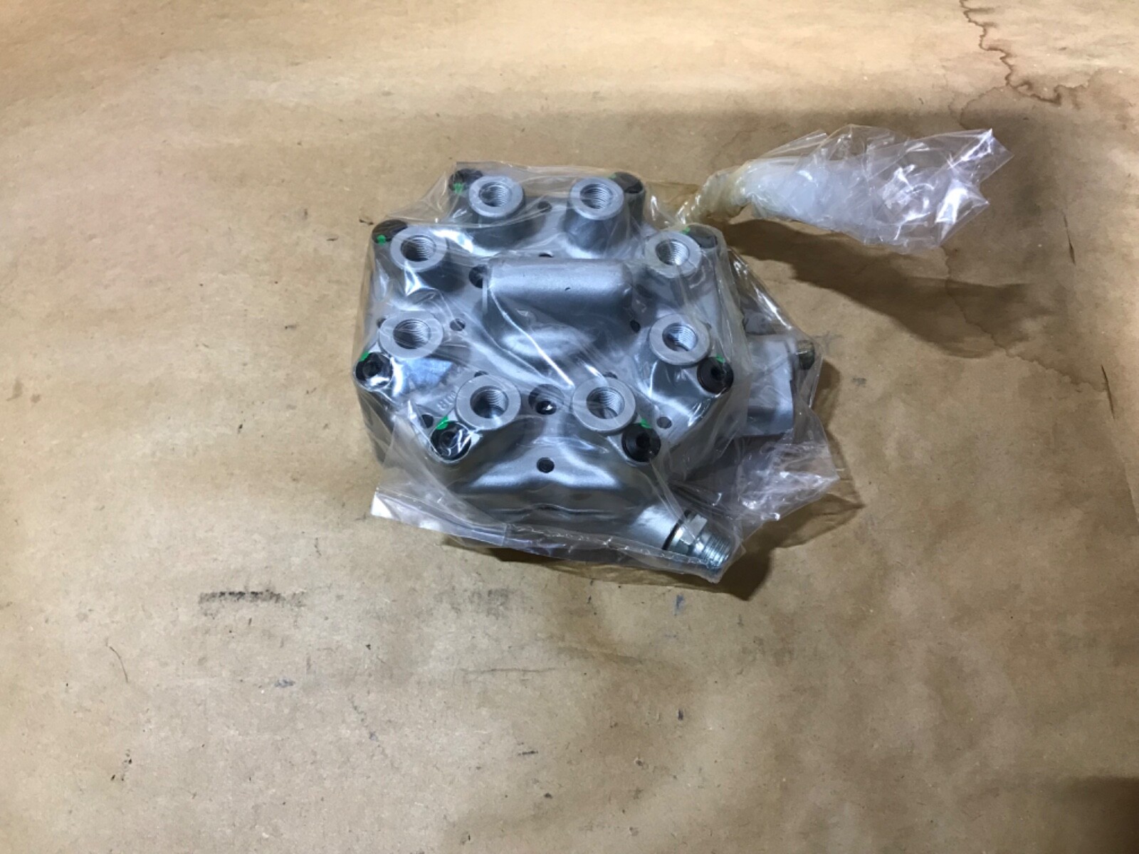 Bosch 04381000034 Ferrari 308 fuel distributor