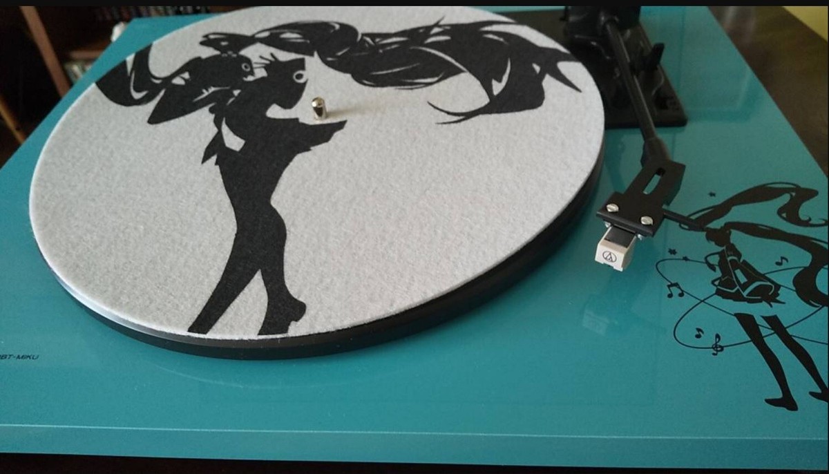 Hatsune Miku x TEAC Bluetooth Analog Record Turntable Player Hatsune Miku x TEAC Bluetooth Analog Record Turntable Player