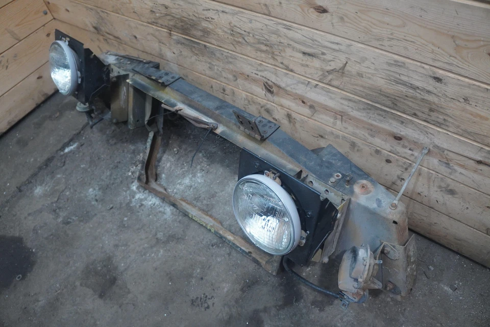 Soporte de faros delanteros travesaño Bricklin Sv-1 1974 Foto 2 de 4