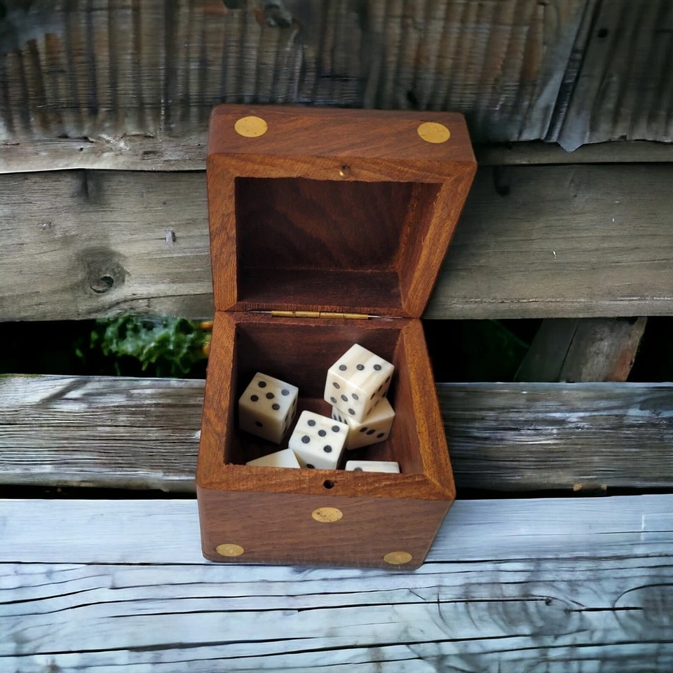Juego de 6 dados Ludo D6 de hueso de camello hechos a mano 16 mm cuadrados en una caja de incrustaciones de madera Foto 3 de 4