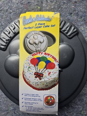 Create'n'Celebrate 9'' Nonstick 2 Piece Layer Cake Set