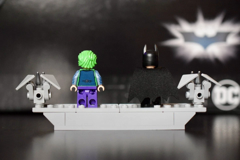 LEGO 76240 Caballero Oscuro Minifiguras Exclusivas + Soporte: Batman sh791 y Joker sh792 Foto 2 de 2