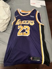 Lakers jersey James 23 size medium