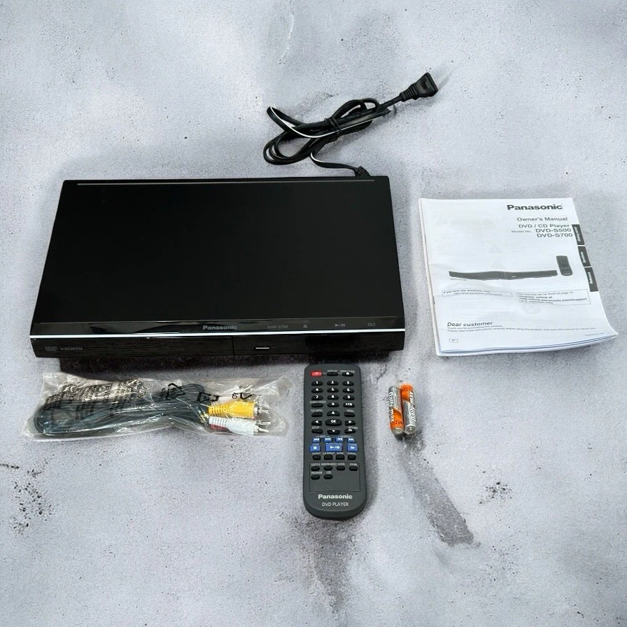 Panasonic DVD-S700P-K Progressive Scan DVD Player  1080p Up-Conversion w/Remote - Image 2 of 4