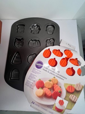 Wilton Halloween Cookie Pan Nonstick Makes 12 Cookies Per Pan plus pumpkin mold