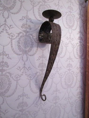 Wand Kerzenhalter Metall Retro eingeprägtes Lilienmuster Deko Wandkerzenleuchter - Bild 4 von 16