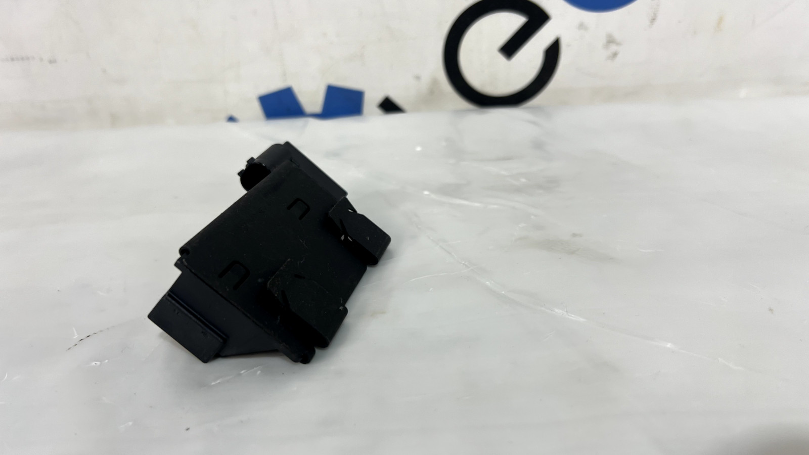 2014 - 2024 Maserati Quattroporte Keyless Entry Antenna Module 68067753AA