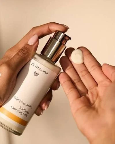 ¡NUEVO! Leche limpiadora calmante Dr. Hauschka - 4,9 fl. Oz. - Exp 12/26 Foto 3 de 4