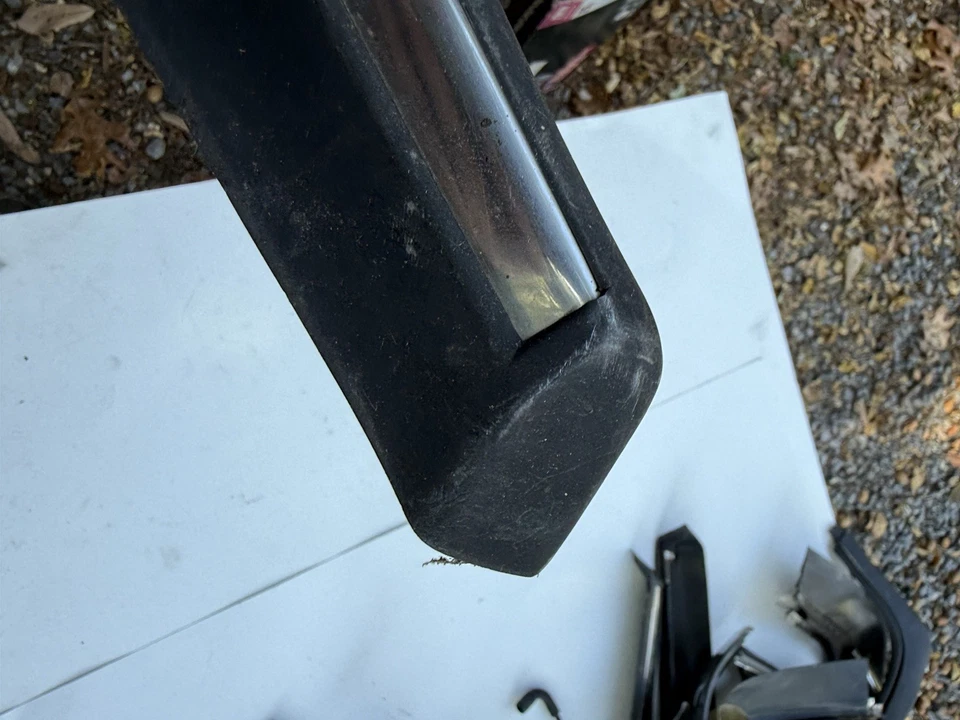 Moldura de parachoques trasero derecho Volvo 240 sedán 86-93 Foto 4 de 4