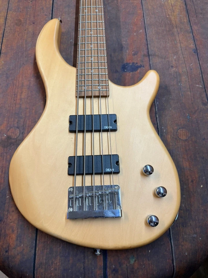 Bajo eléctrico de 5 cuerdas Dean Edge acabado natural ecualizador activo Foto 2 de 4