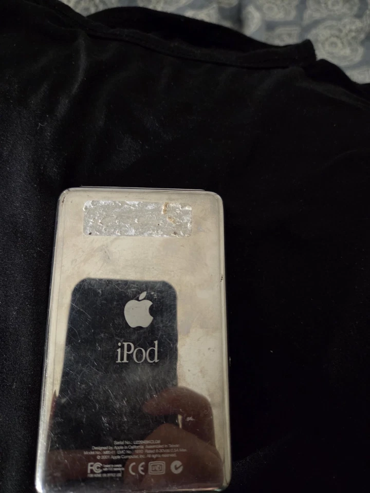 Apple iPod Classic 1-го поколения M8541 белый 10GB - работает! - Изображение 2 из 4