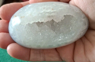 8 Oz Natural Agate Crystal geode ''Open Mouth Smile'' Purple Tint.