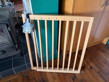 Cuggl Adjustable Stair Gate Safety Wood Fits opening 63.5 - 106 cm Height 73 cm
