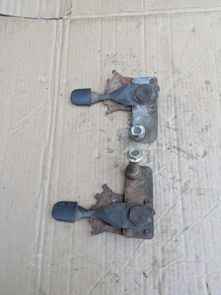 Передние левый и правый регуляторы высоты Troy Bilt 11A-542Q711 687-02075/687-02074 - Изображение 2 из 4