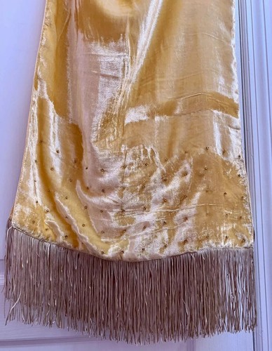 Velvet Sequins Shawl Yellow - Picture 2 of 11