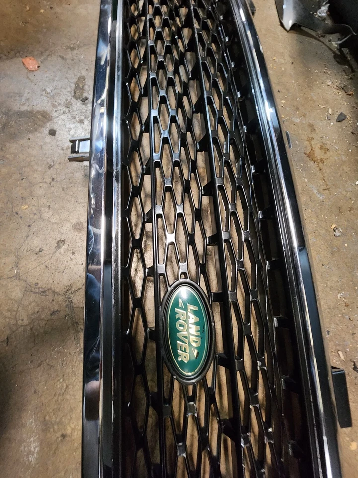 2004 LAND ROVER RANGE ROVER GRILLE - Image 3 of 3